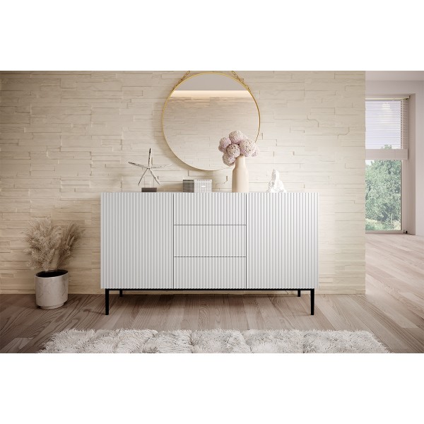 Komoda Nicole 150 cm z trzema szufladami - biały mat / czarne nóżki